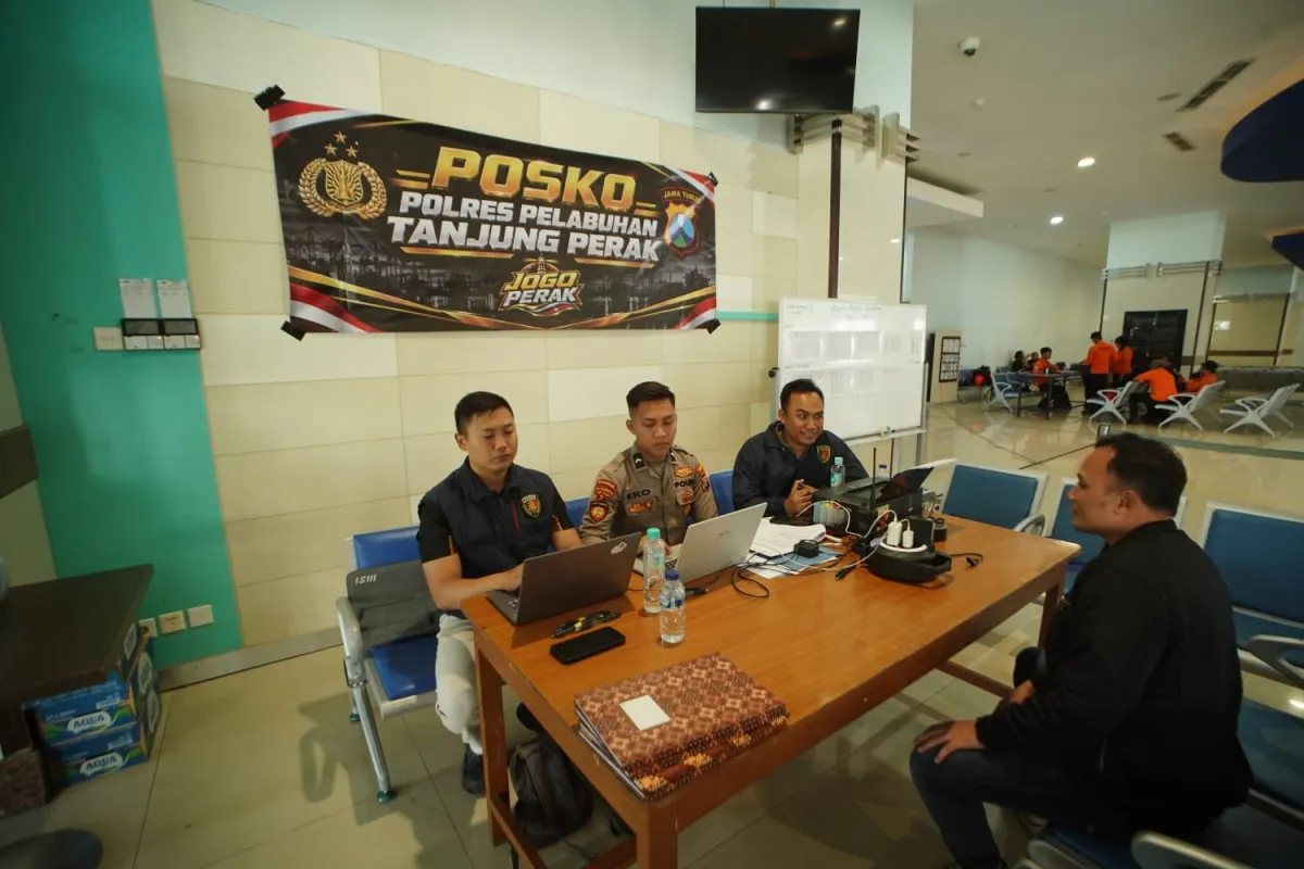 Gerak Cepat Polres Pelabuhan Tanjung Perak Dirikan Posko untuk Keluarga Korban KM Virgo Transport