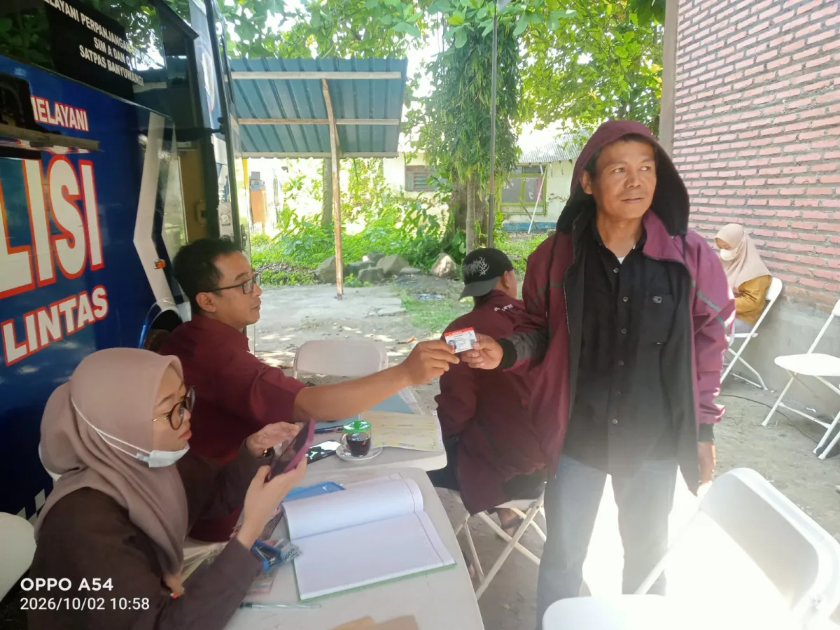 SIM JEMPOL Menjangkau Berbagai Wilayah, Warga Genteng Pilih Layanan di Muncar