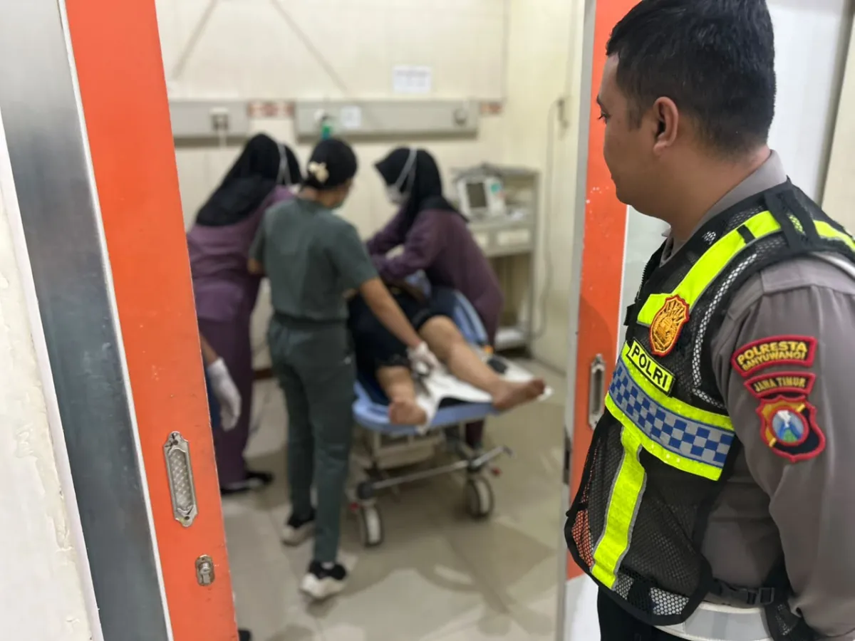 Vario Oleng dan Tabrak Pohon di Jalan Brawijaya Kebalenan, Dua Pelajar Terluka